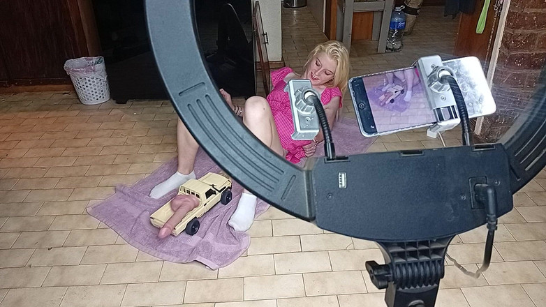 18blondteen: RC carwith 딜도 핫한 19살 의붓여동생 보지 따먹기