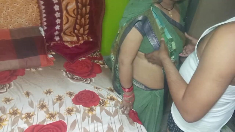 Manjushukla: Indische schöne bhabhi hat romantik mit ihrem ehemann.