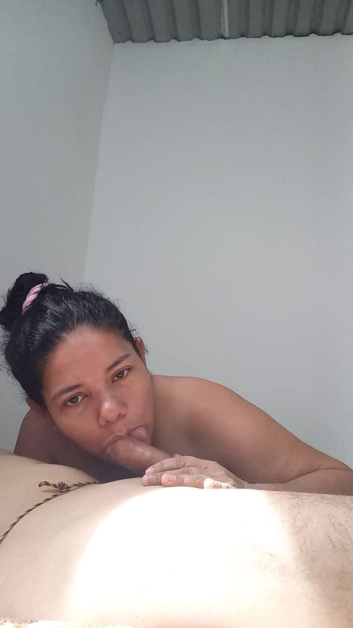 Valkyrie and Luigy Couple: Linda namorada chupando garganta profunda