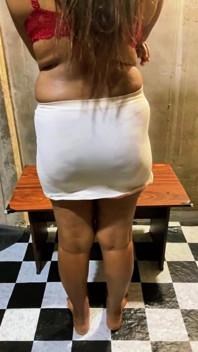 Suami mengekspos istri cantik muda yang hot