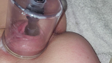 Latex Pervers: Extreme Pussy Pumping and Rough Fucking for Little ...