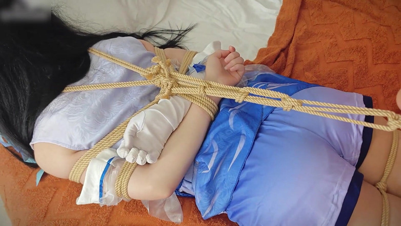 Asian bondage: My Barefoot Girlfriend Likes Cospaly, and This Time She Played...