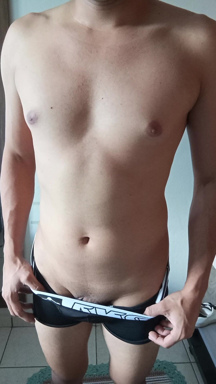 Ray Oliver: Il ragazzo bianco mostra il petto
