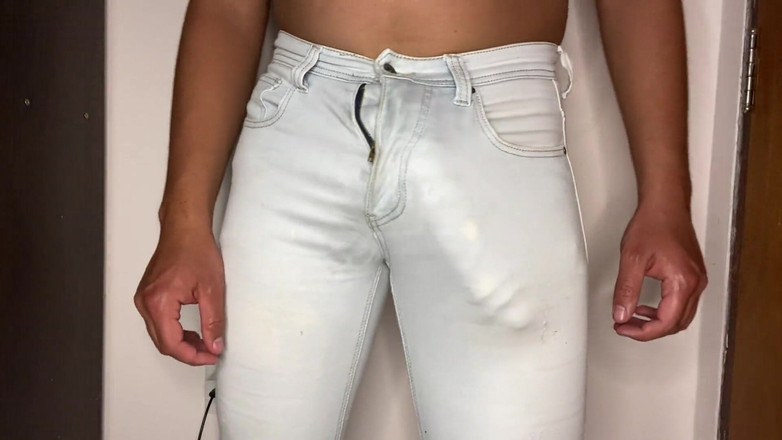 Greedy truck: Ведення великого члена у ванній кімнаті аеропорту, що шокувало всіх