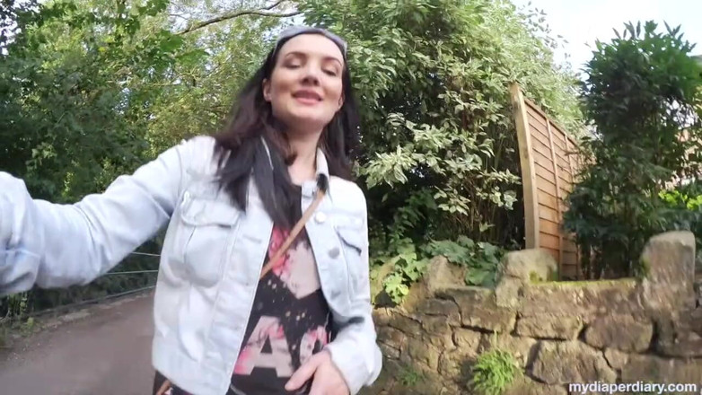 Faye Taylor: Outdoor Wetting