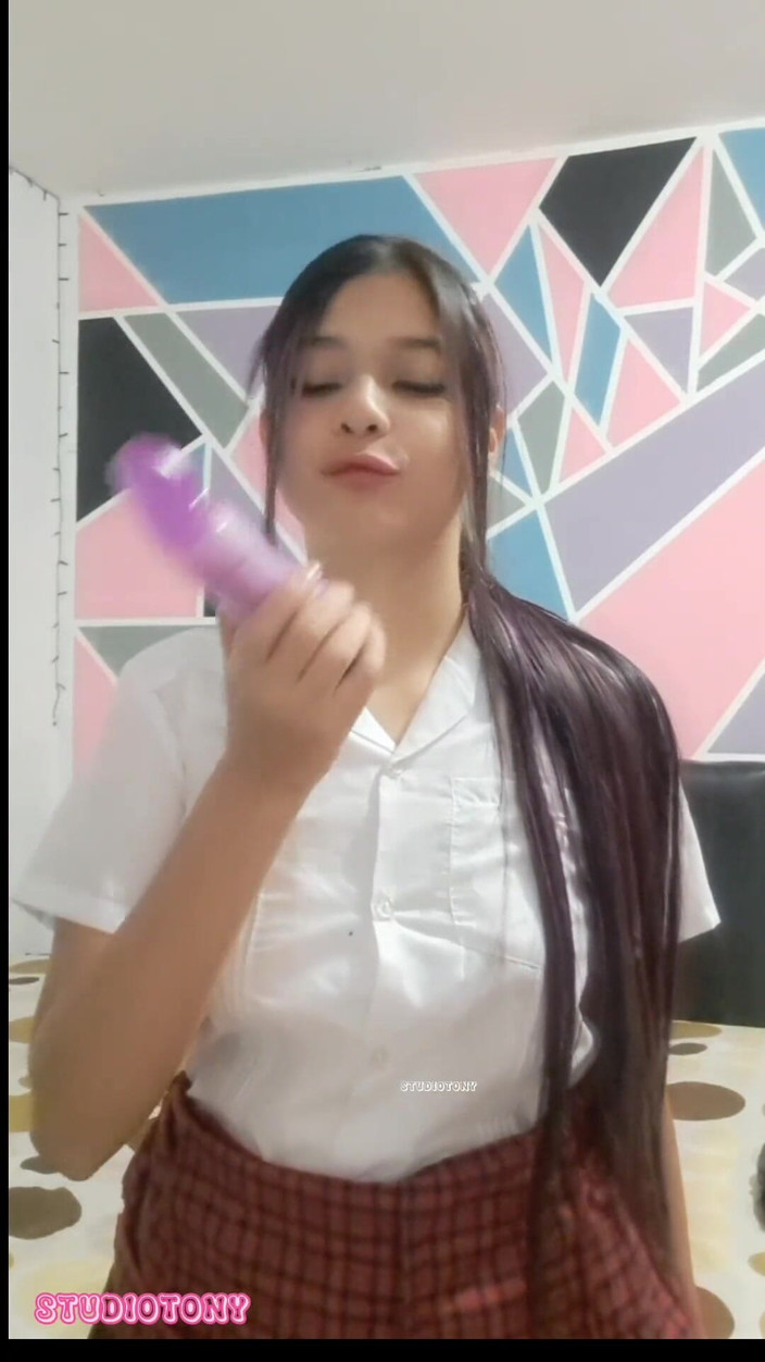 Yuli and tony: 監督の娘がビデオ通話をさせてくれる その1