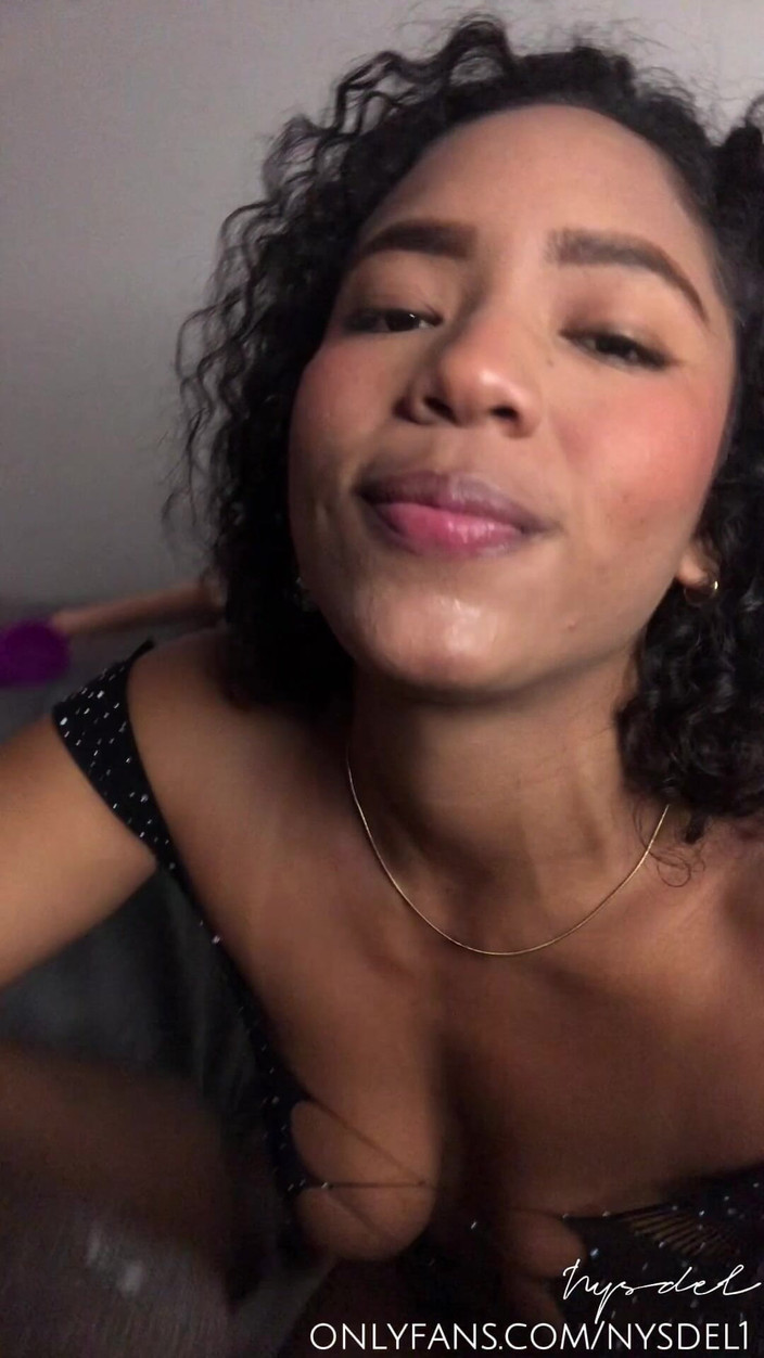 Nysdel: 她记录自己吮吸大鸡巴以向她的朋友展示 - 业余夫妇 - nysdel