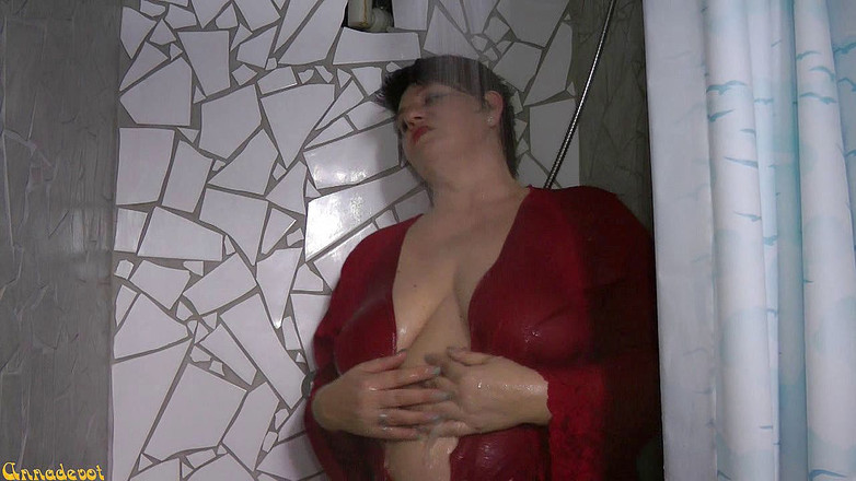 Anna Devot: Annadevot - 샤워하는 게임