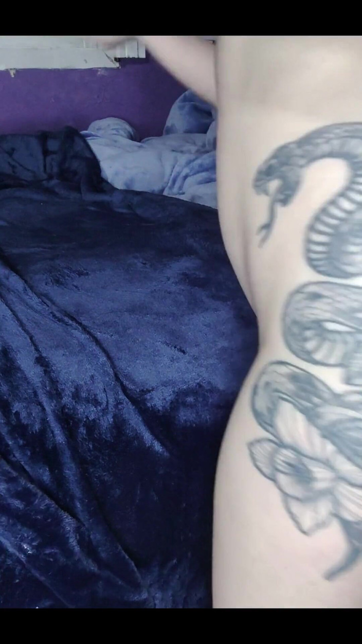 RavenHearth666VIP: L'anale finisce con uno sporco dildo di vetro