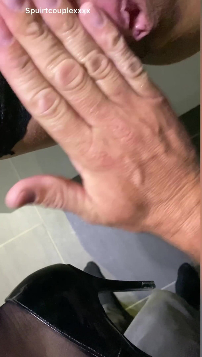 Spuirtcouplexxxx: Hot pussy squirt on the kitchen