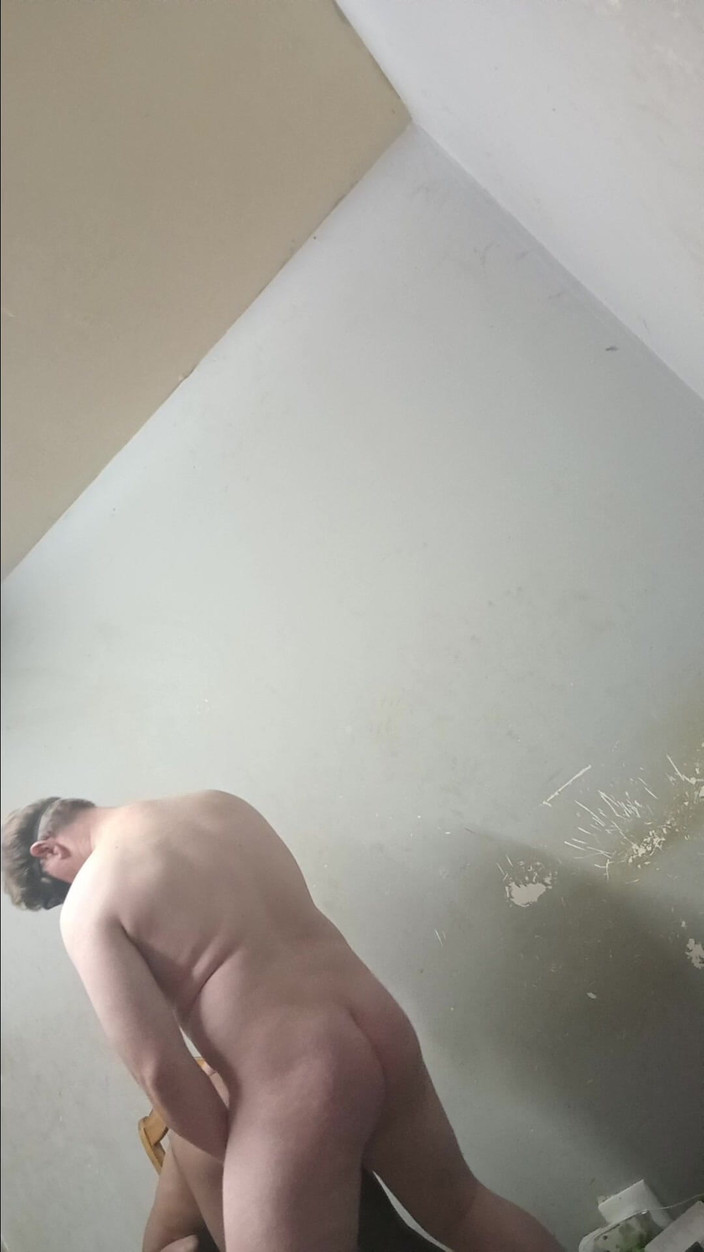 hothouse18xxx: Üvey Baba Siyah Üvey Kızını Ayakta Sikiyor Ve Dizlerinin Üstüne Çıkıyor Yarak Emiyor...