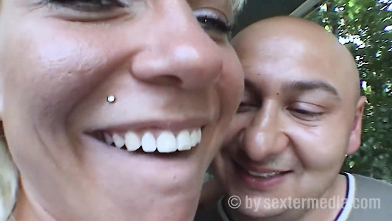 Sextermedia by Pete: Sexo no estacionamento com corredor