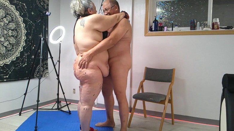 Ramblin Rows: 팽창식 플러그로 애널 스트레칭