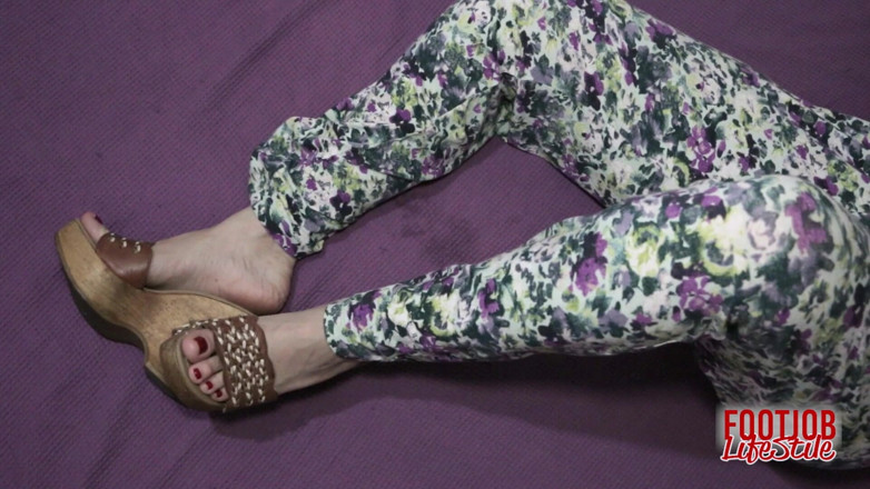 Footjob life style: Perfect Feet Footjob in Sexy Clog!