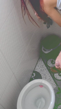 Ragazza Birichina Scopa Nel Bagno Della Discoteca Con Uno Sconosciuto Senza Preservativo!