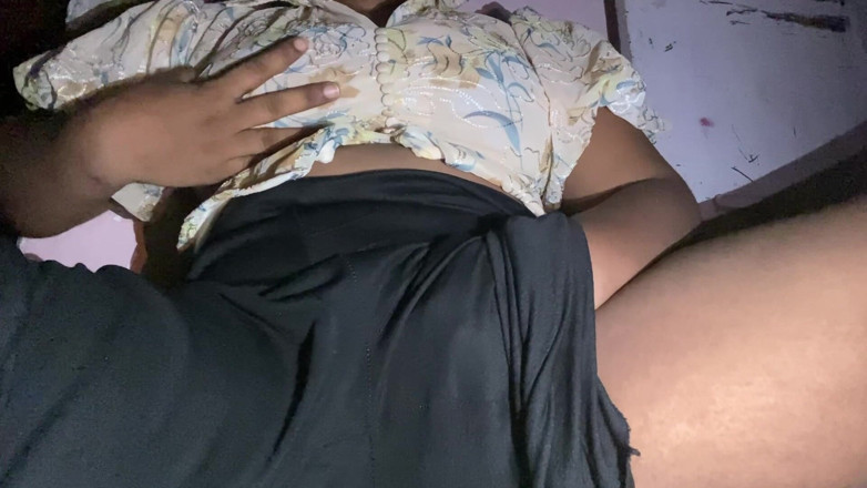 Angoori: Gorakhpuriya Bhauji și-a arătat prietena punându-și degetul în pizdă, MMS viral