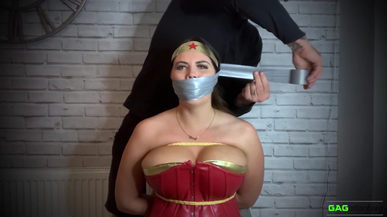 Gag Attack: Terri - बंधन में WW