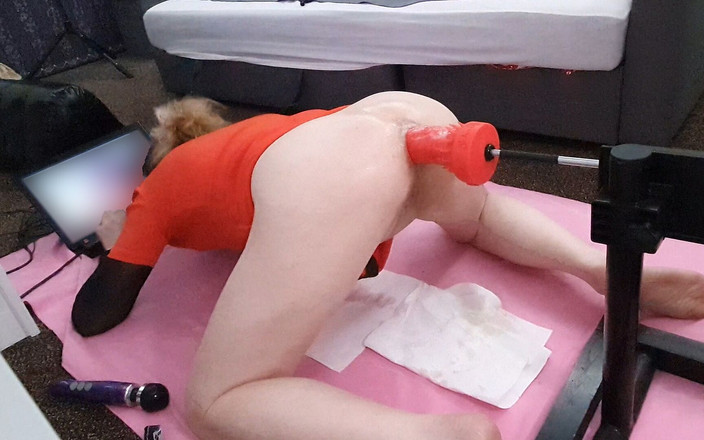 Spike Essex: İngiliz orta yaşlı seksi kadın lisa sikiş makinesinde büyük dildolarla...