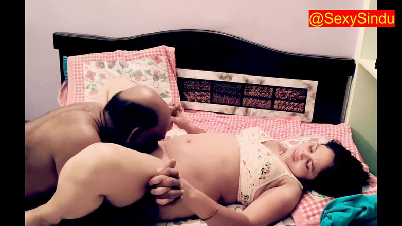 Sexy sindu: South Indian Hot Aunty Sex Video with Hot Saree