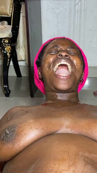 4!! Si jalang Afrika sesat femdom kencing dan keseronokan ludah