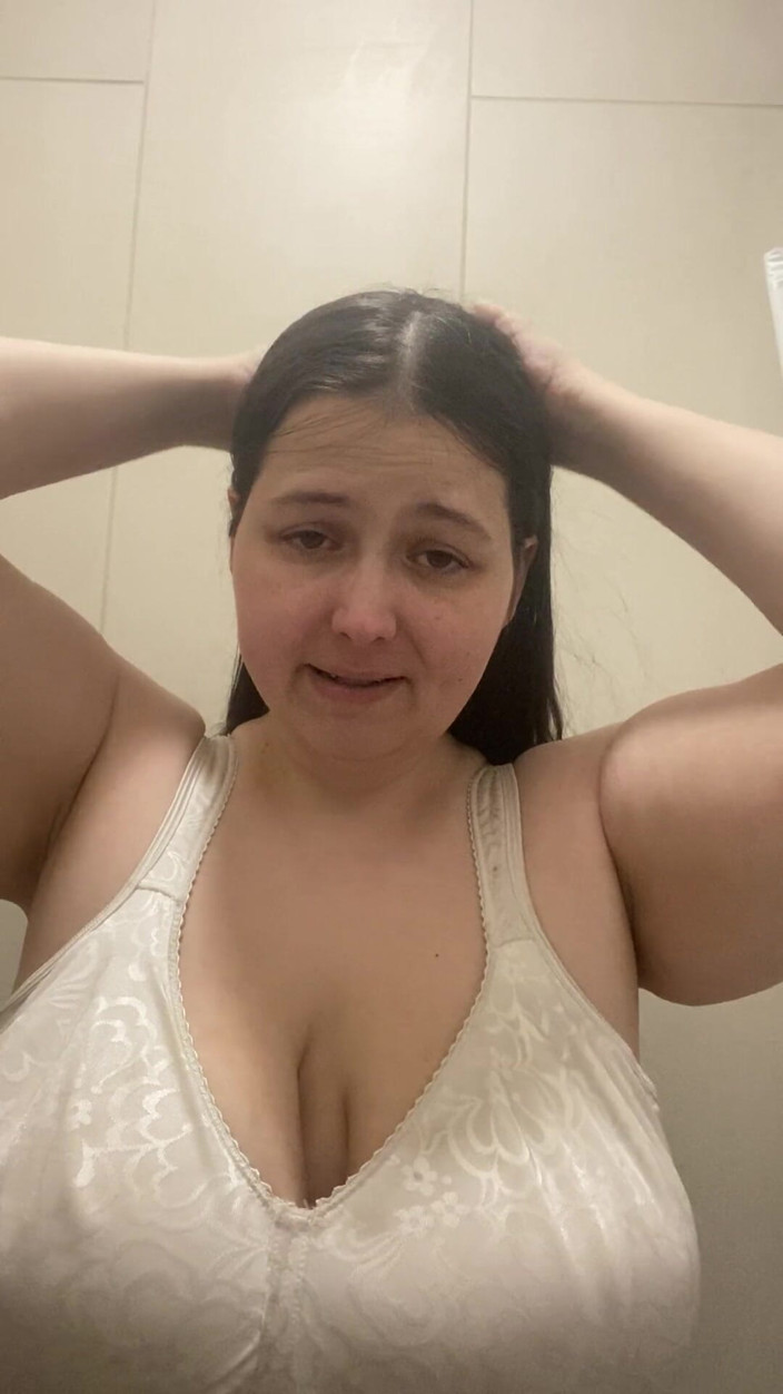 MissChrystalline: Obrolan seks, ngobrol, lihat toket dan memekku