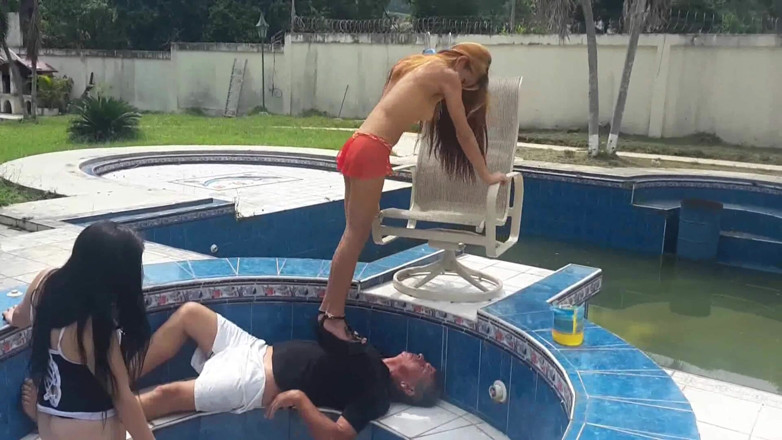 Foot Girls: Princess Isabella's sadistic games