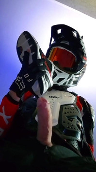 새로운 나이키 운동화와 내가 가장 좋아하는 Motocross 기어가 나를 너무 세게 만들었다