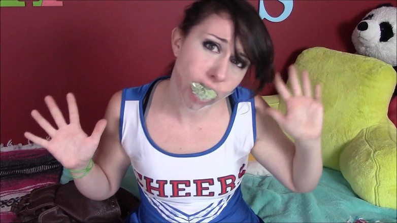 Selfgags classic: Trosan stjäl cheerleader