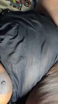 Creampie Nella Sua Spessa Figa Nera Una Buona Spinta Profonda E Scopata