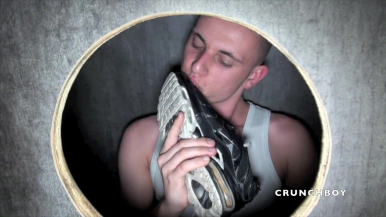 STRAIGHT BOY CURIOUS: หนุ่มตรงโดนเกย์สวมรองเท้าผ้าใบครอบงำแล้วดูด
