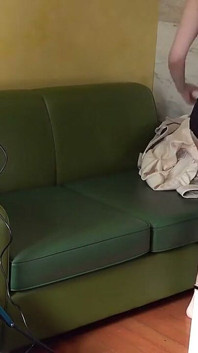 Debut en la cara - la ex reina de belleza e ídolo local toma el semen de un hombre mayor