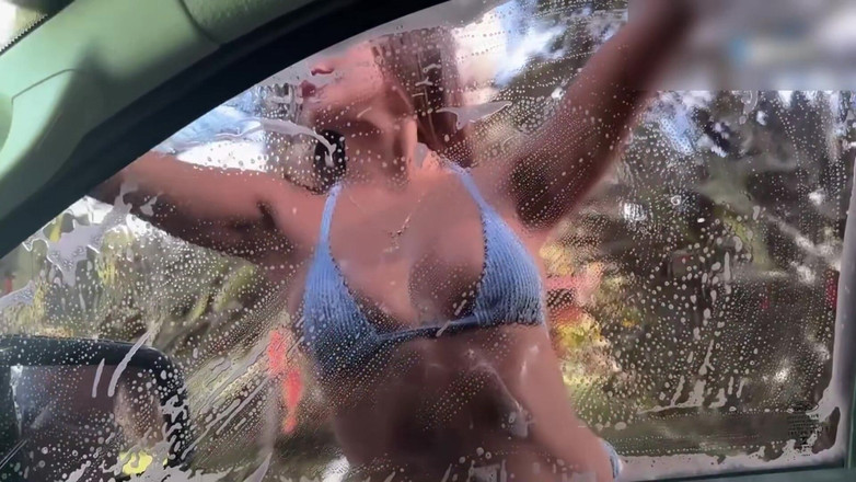 Samy Sun7: Awek mencuci kereta yang cantik dikongkek oleh salah seorang pelanggannya!