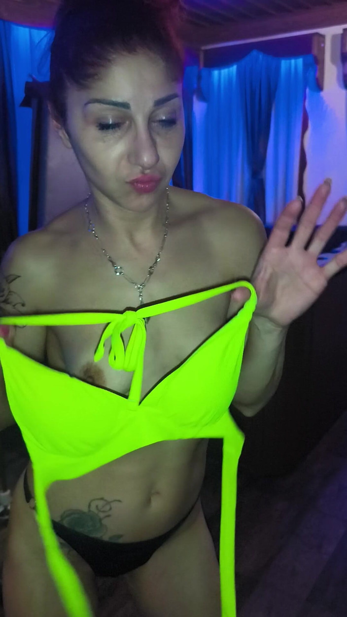 SqueakyOverlap83: Striptease, perfect lichaam, dorstig naar seks