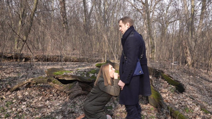 Anal Fans Couple: Pretty girl made a sweet quick blowjob in the woods...