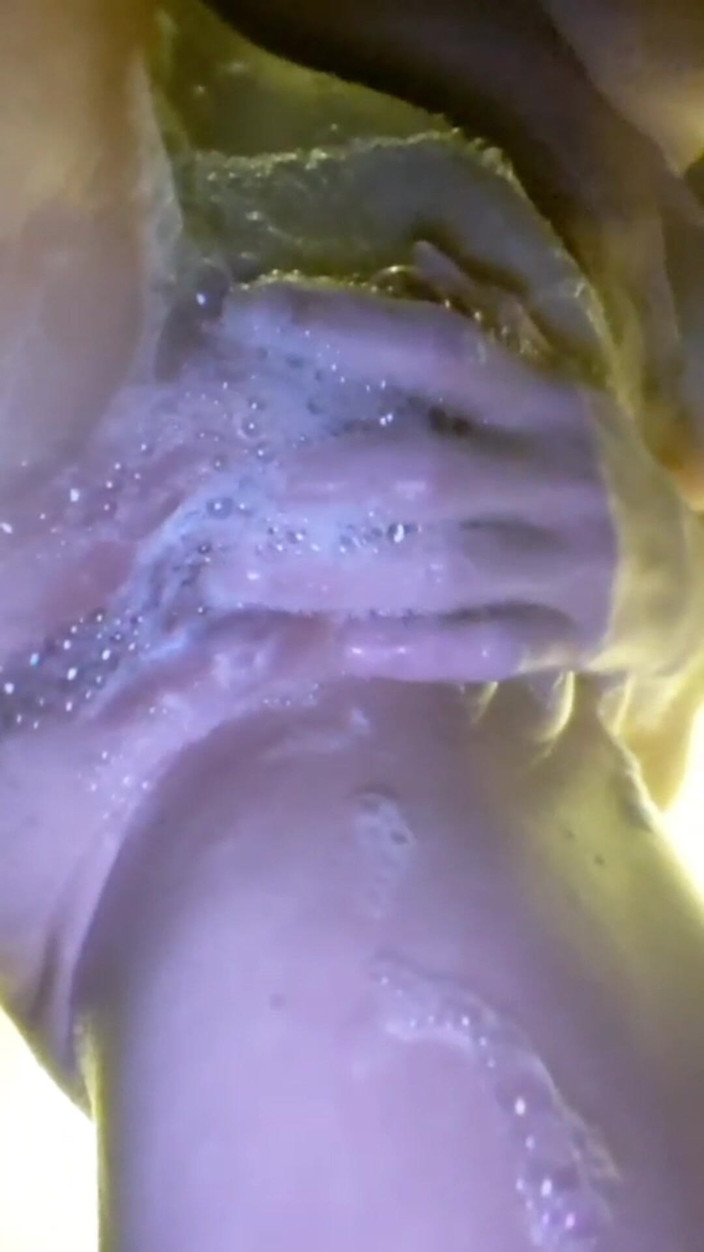 ScottishSweetie: Mýdlová kundička a zadek si hrají a orgasmy!