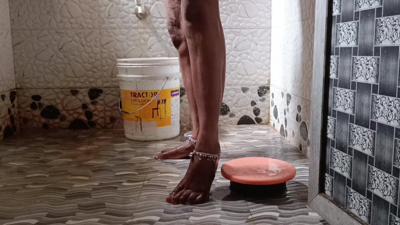 Bhabhi UP: Damad a Gaya Bathroom Mein