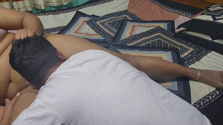 Banglavabi02: El sastre vino a tomar las medidas de la ropa...