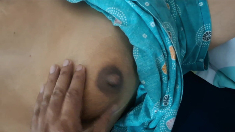 Busty Banuu: Fată din sat cu pizdă strâmtă