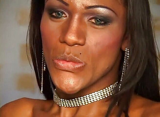 Shemale World: Siyah bir transeksüeli sikiyorum: rüyalar gerçek olduğunda!