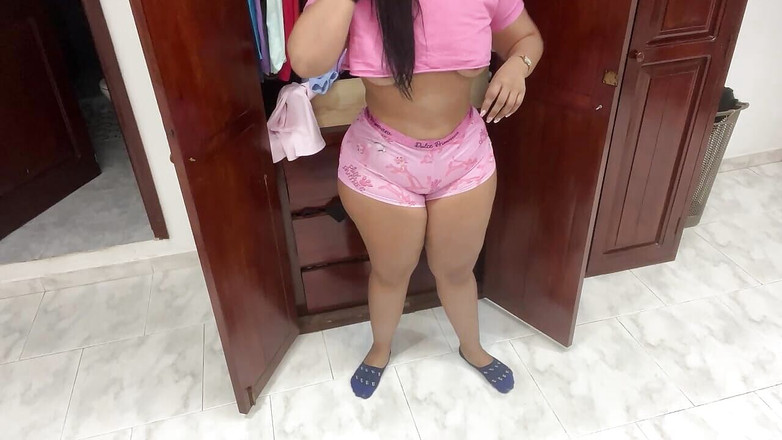 Katrina4deluxe: カメラはホットメイドを記録し、キャッチ