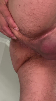 Mostro il mio culo mentre scopo il mio masturbatore e sborro