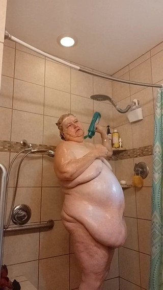 BBW nurse Vicki adventures with friends: พยาบาลวิคกี้เหงื่อโชกทั้งตัว ต้องการอาบน้ำ