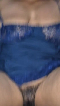 La gustosa vicina dal seno grande bhabhi Sreeja in sexy lingerie blu viene scopata da me