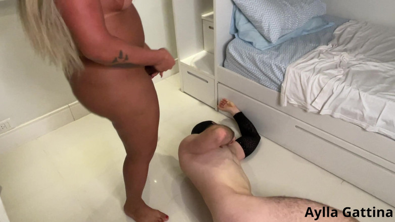 Aylla Gattina: L-am făcut pe acest nenorocit supus