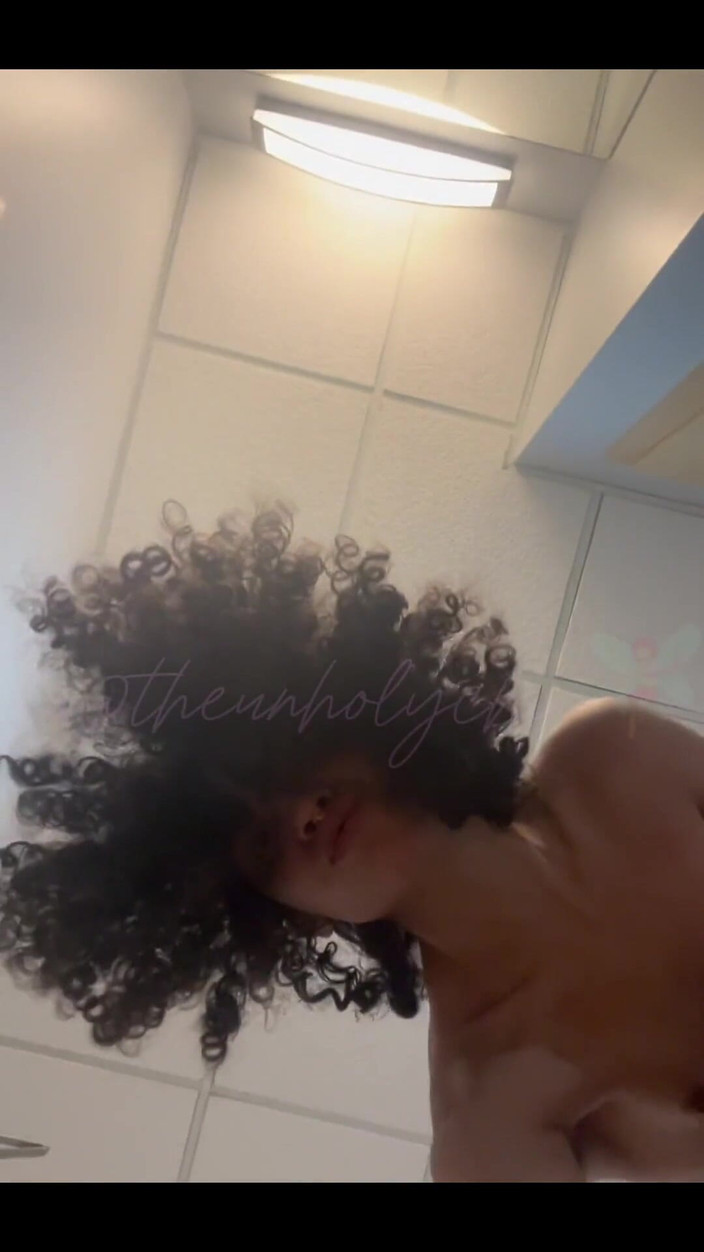 theunholychi: Wanhopig openbaar pissen