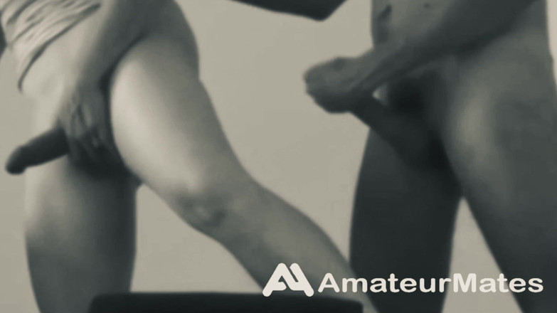 AmateurMates: Colega De Quarto Pega Fodendo No Espelho - Real Caseiro Amador
