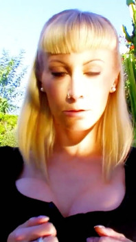 Seksowna milf Angelina zostaje zerżnięta przez nieznajomych do orgazmu