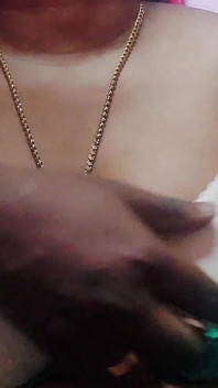Tetas grandes indias calientes