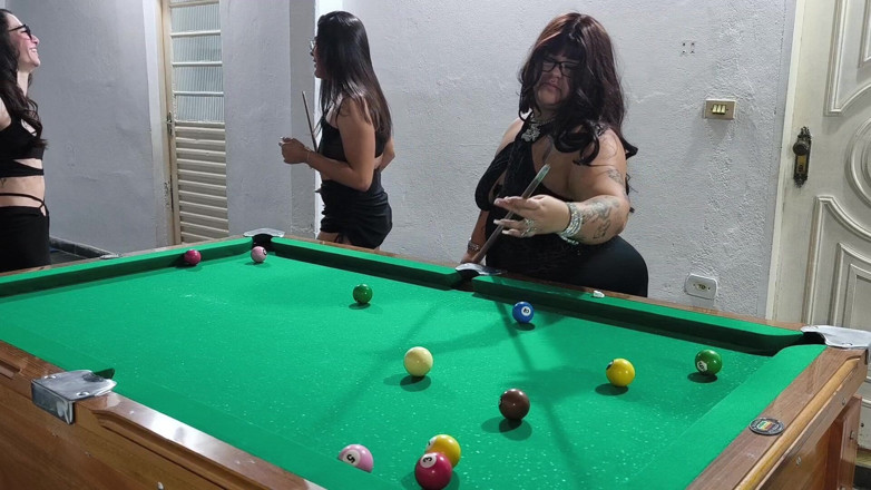 Carmona TS: 3 teman di pelacur bermain kolam renang