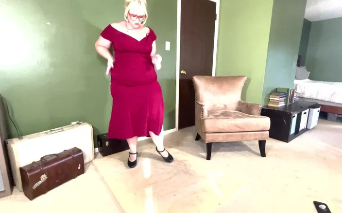 Alice Stoner: Stiptease: Stroke as Alice Dances and Strips Her Gorgeous BBW...